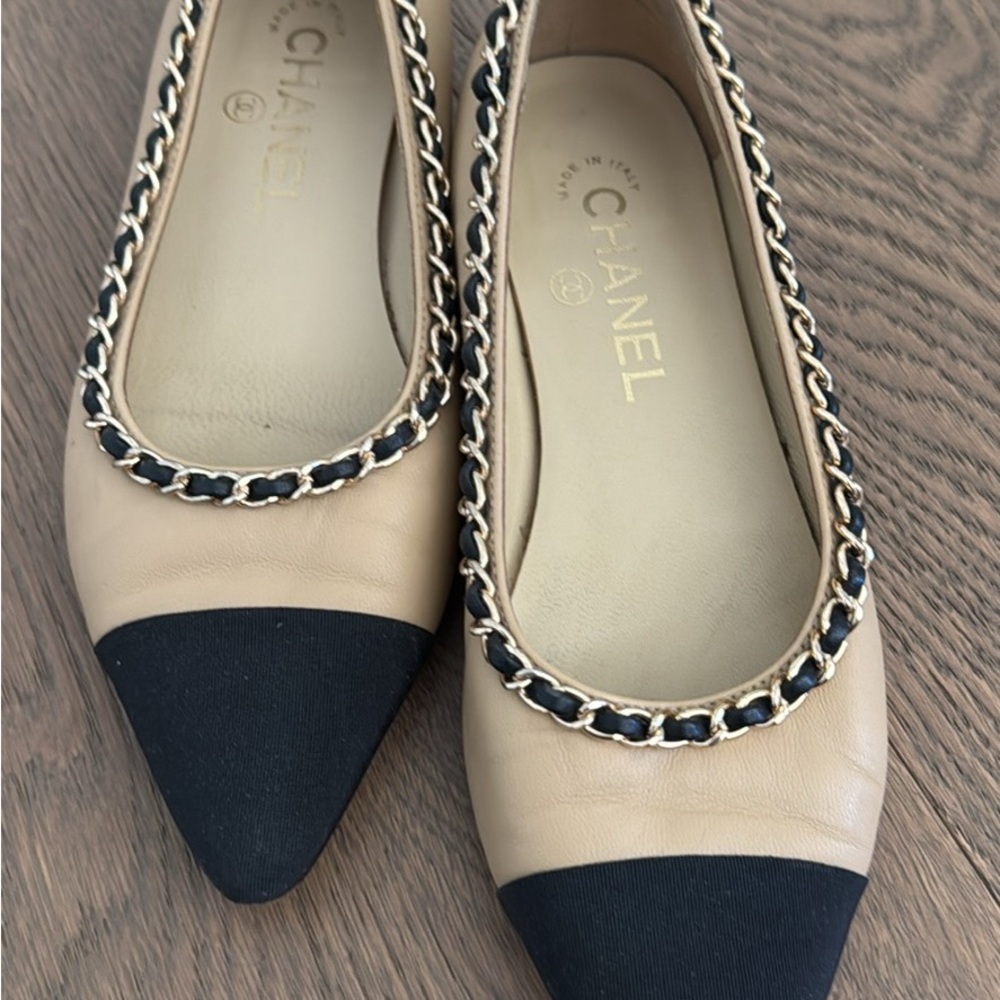 CHANEL Cream and Black Flats with Chain Detail